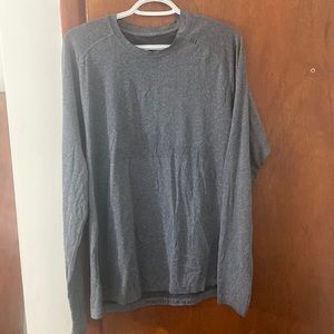 Lululemon Mens XL Long Sleeve Shirt. Gray. Barely Worn.